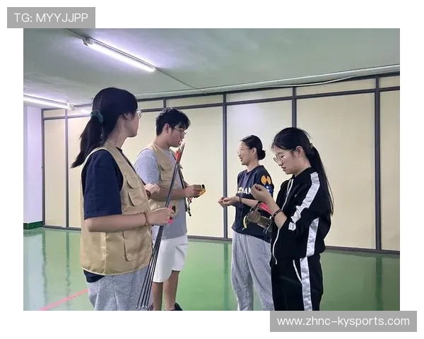 射箭学院加强青少年训练营的教学质量检查，射箭学校